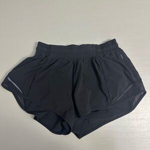 Lululemon Hotty Hot Short II *2.5" Size 4 EUC